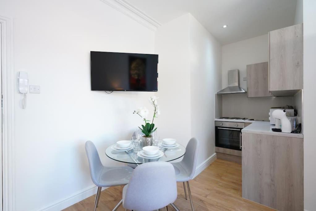 New Private 2 * Londra